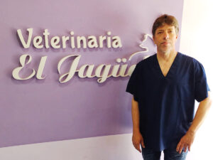 MV Alejandro Bouzout en Veterinaria El Jaguel.