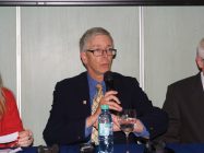 El profesional disertó escolatado por los expertos Mary Marcondes (Brasil) y Richard Squires (Australia).