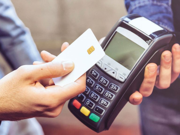 ¿Conviene o no cobrar con tarjeta de crédito?