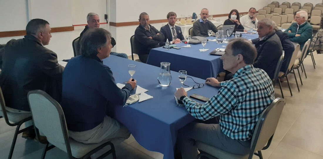 Funcionarios de la provincia de Buenos Aires y el Senasa se sumaron al Colegio de Veterinarios y las cámaras de laboratorios y distribuidores.