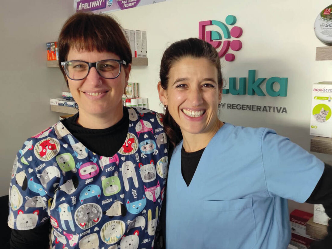 Natalia Luka junto a Laura Vazzoler, neuróloga veterinaria.